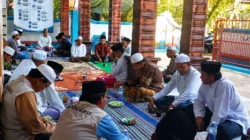 Konsolidasi pengurus Ittisholana Kabupaten Sumenep dan Kecamatan Giligenting di Desa Galis untuk memperkuat program keagamaan