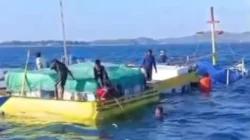 KM LA RISKY tenggelam di perairan Kangean Sumenep setelah menghantam karang dan mengalami kebocoran lambung kapal