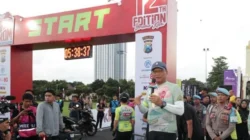 Kapolda Jatim Nanang Avianto melepas peserta Bromo KOM XII 2026 di Mapolda Jawa Timur Surabaya