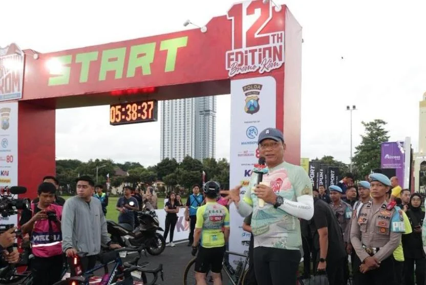Kapolda Jatim Lepas Ribuan Peserta Bromo KOM XII 2026, Perkuat Sport Tourism dan Semarak Hari Bhayangkara ke-80