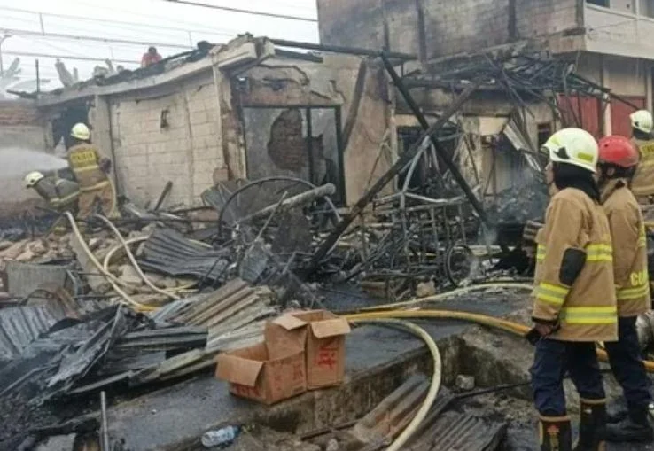 Kebakaran Dekat Stasiun Tanah Abang Tewaskan 1 Warga, Lima Perjalanan KRL Sempat Terganggu
