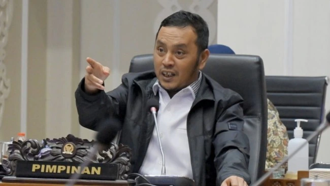 Menteri HAM Natalius Pigai saat rapat dengan Komisi XIII DPR membahas usulan tambahan anggaran RAPBN 2027