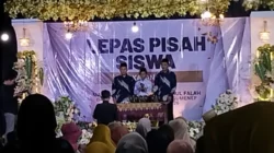 Lepas pisah 16 siswa MI Miftahul Falah Angkatan XXVII Dusun Barak Lao' Desa Galis Kecamatan Giligenting Kabupaten Sumenep