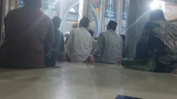 Jamaah Masjid Baiturrahma Giligenting Sumenep mengikuti doa bersama dan yasinan menyambut Tahun Baru Islam 1448 Hijriah