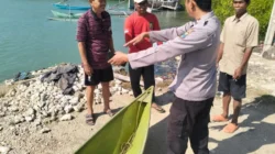 Tim gabungan melakukan pencarian nelayan hilang di perairan Pulau Raas Kabupaten Sumenep Jawa Timur