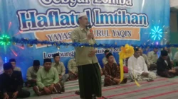 Pawai obor siswa Yayasan Nurul Yaqin saat pembukaan Haflatul Imtihan 1448 Hijriah di Desa Lembung Barat Giligenting Sumenep