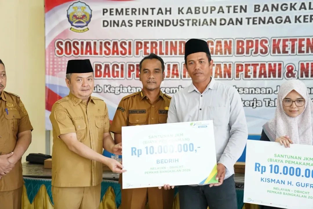 Bupati Bangkalan Lukman Hakim saat sosialisasi BPJS Ketenagakerjaan bagi pekerja rentan di Bangkalan