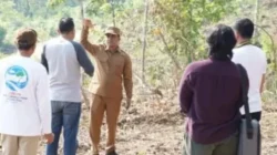 Bupati Bangkalan Lukman Hakim meninjau lahan Sekolah Rakyat Terintegrasi 51 yang siap memasuki tahap pembangunan.