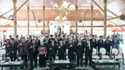 Bupati Bangkalan Lukman Hakim menutup Pelatihan Dasar CPNS 2026 dan mengajak ASN baru menjaga integritas serta meningkatkan kompetensi dalam melayani masyarakat