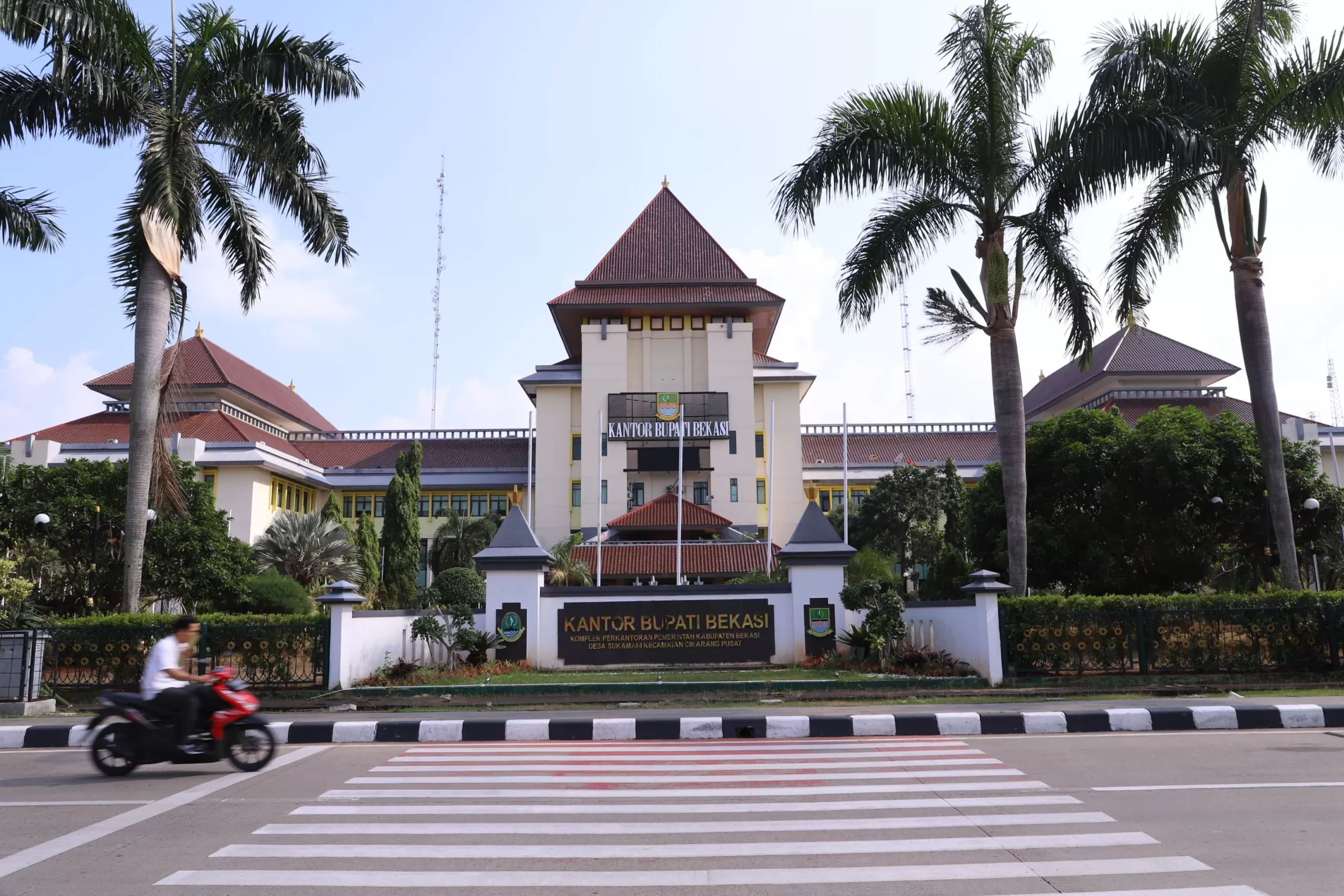 Plt Bupati Bekasi Asep Surya Atmaja menjelaskan langkah perbaikan tata kelola keuangan daerah usai Pemkab Bekasi menerima opini disclaimer BPK.