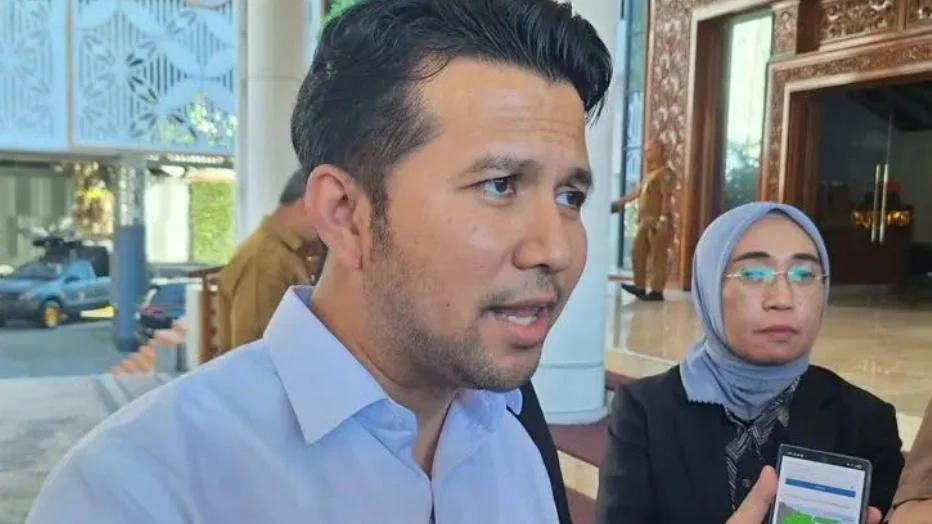 Wakil Gubernur Jawa Timur Emil Elestianto Dardak menjelaskan penambahan kuota biosolar subsidi dan percepatan distribusi di SPBU Jawa Timur. Pemprov Jatim dan Pertamina Percepat Distribusi Biosolar, Kuota Naik Jadi 2,7 Juta KL