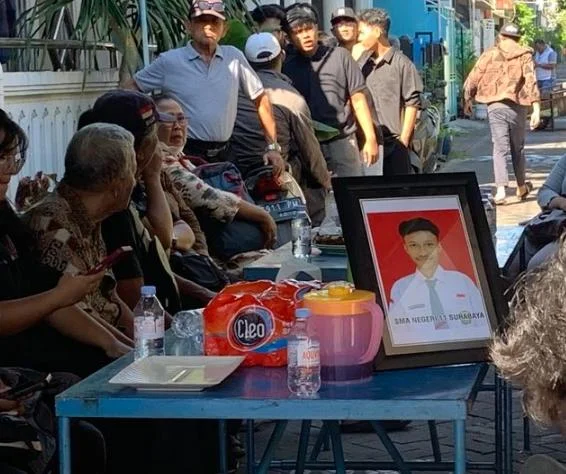 Polisi Amankan Empat Terduga Pelaku Kematian Remaja Surabaya, Perselisihan Sandal Crocs Jadi Sorotan