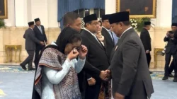 Presiden Prabowo Subianto melantik Nanik Sudaryati Deyang sebagai Kepala Badan Gizi Nasional di Istana Negara Jakarta