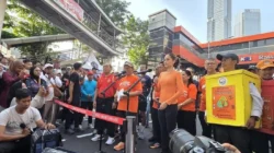 Pramono Anung dan Cinta Laura meninjau CFD Rasuna Said sambil mengampanyekan gerakan pilah sampah di Jakarta Selatan