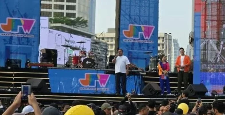 Rano Karno mengapresiasi kedisiplinan warga saat mengikuti perayaan HUT DKI Jakarta di Bundaran HI.