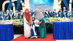 Prosesi Tasyakkuran Hifdzul Quran dan Lepas Kenang TK B Rumah Barokah Quran di Gedung KORPRI Sumenep