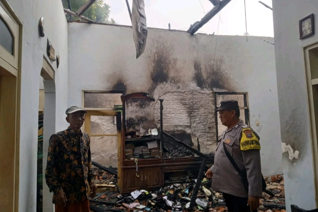 Rumah warga Pulau Giliraja Sumenep terbakar akibat dugaan korsleting listrik