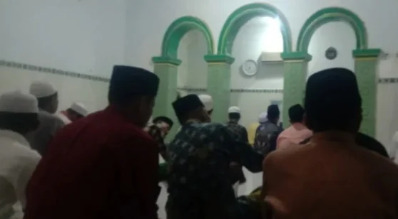 Jamaah Mushalla Al Muttaqin Sumenep menggelar istighosah dan doa bersama menyambut 1 Muharram 1448 Hijriah