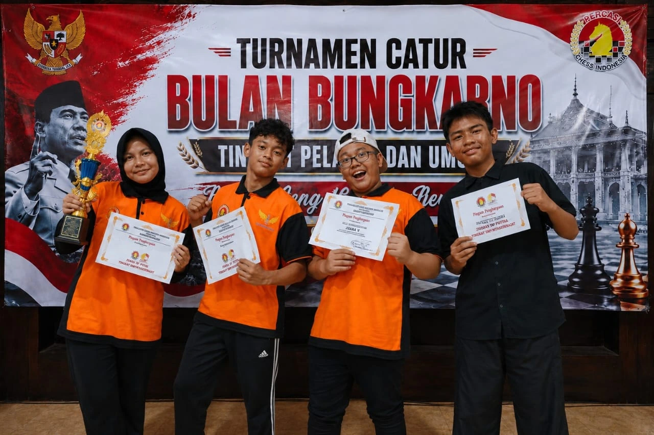 Almira Novia Abra Cahyu Purnomo siswa MTsN 1 Sumenep meraih juara 1 kategori putri pada Turnamen Catur Bulan Bung Karno 2026 tingkat Kabupaten Sumenep.