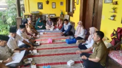 Sosialisasi TPAKD Sumenep kepada nelayan Ambunten Timur mengenai pembiayaan syariah dan program BPJS Ketenagakerjaan