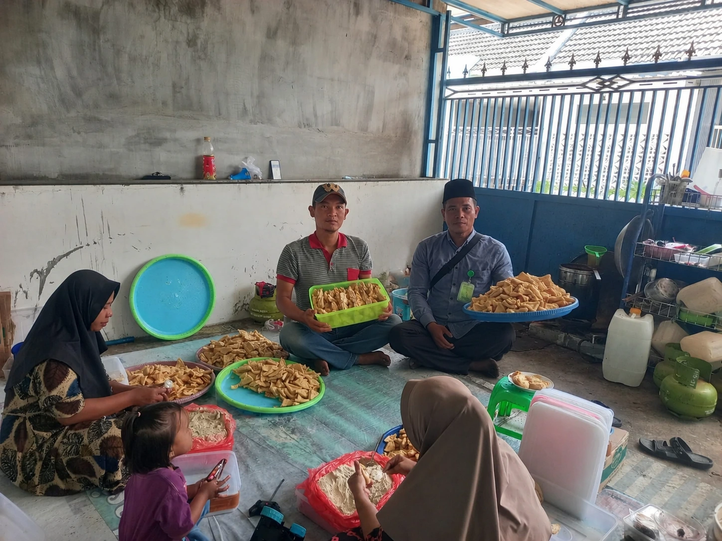 Usaha tahu walik Sarieang milik Wildan Papacula di Sumenep membuka lapangan kerja dan memperluas cabang usaha kuliner