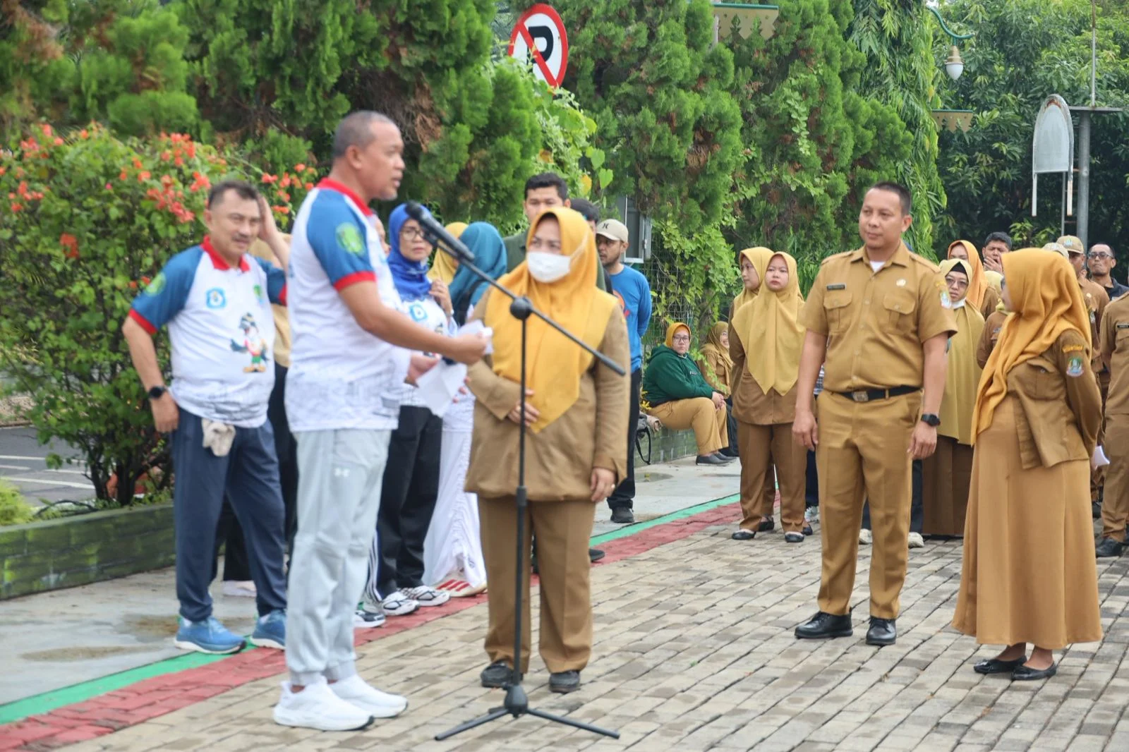 Wali Kota Bekasi Tri Adhianto mengevaluasi ketidakhadiran 364 ASN dan sistem presensi digital di lingkungan Pemerintah Kota Bekasi