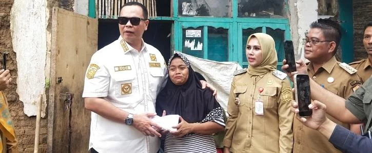 Wali Kota Serang Budi Rustandi Renovasi Rumah Iis Minjayanti, Pemkot Kucurkan Bantuan Rp15 Juta