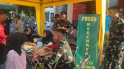 Yonif TP 931 KJ dan Dinas Kesehatan Sumenep menggelar pemeriksaan kesehatan gratis di MPP Sumenep untuk masyarakat
