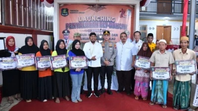 Penyaluran BLT DBHCHT 2026 kepada buruh pabrik dan buruh tani tembakau di Kabupaten Sumenep.