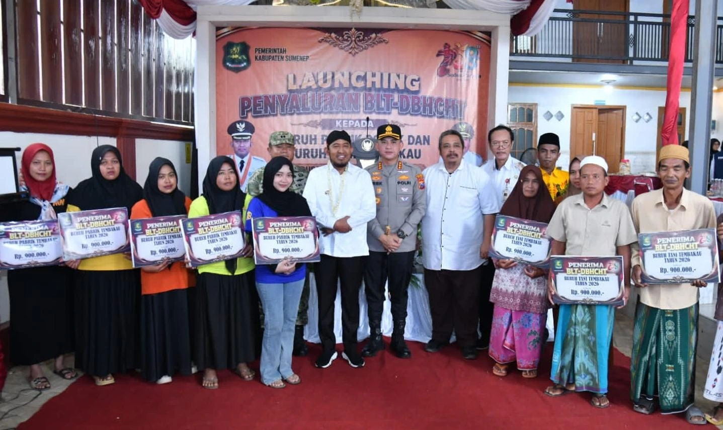 Penyaluran BLT DBHCHT 2026 kepada buruh pabrik dan buruh tani tembakau di Kabupaten Sumenep.