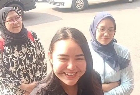 Amanda Manopo di Polres Metro Jakarta Selatan terkait dugaan penggelapan dana