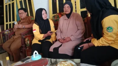 Apen Rainbow khas Desa Parsanga Kabupaten Sumenep dengan varian warna alami hasil produksi UMKM lokal