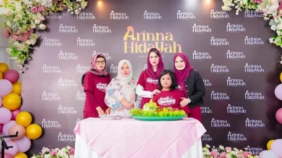 Arumi Bachsin meresmikan Arinna Hidayah Salon & SPA di Kabupaten Sumenep.