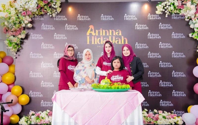 Arumi Bachsin meresmikan Arinna Hidayah Salon & SPA di Kabupaten Sumenep.
