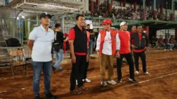 Bupati Bangkalan menyaksikan pertandingan Banteng FC melawan Perseba U-17 di Stadion Gelora Bangkalan