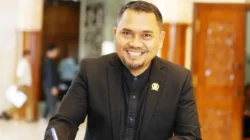 Wakil Ketua Komisi A DPRD Jawa Timur Agus Cahyono memberikan keterangan terkait kebijakan penempatan ASN berdasarkan domisili.