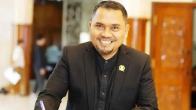 Wakil Ketua Komisi A DPRD Jawa Timur Agus Cahyono memberikan keterangan terkait kebijakan penempatan ASN berdasarkan domisili.