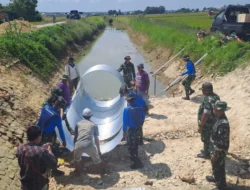 Dandim 0827/Sumenep Tinjau Pembangunan Jembatan Armco di Desa Babbalan, Targetkan Rampung Tepat Waktu