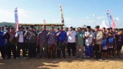 Dandim 0827 Sumenep membuka Turnamen Bola Kasti HUT ke-60 Korem 084 Bhaskara Jaya di Desa Duko