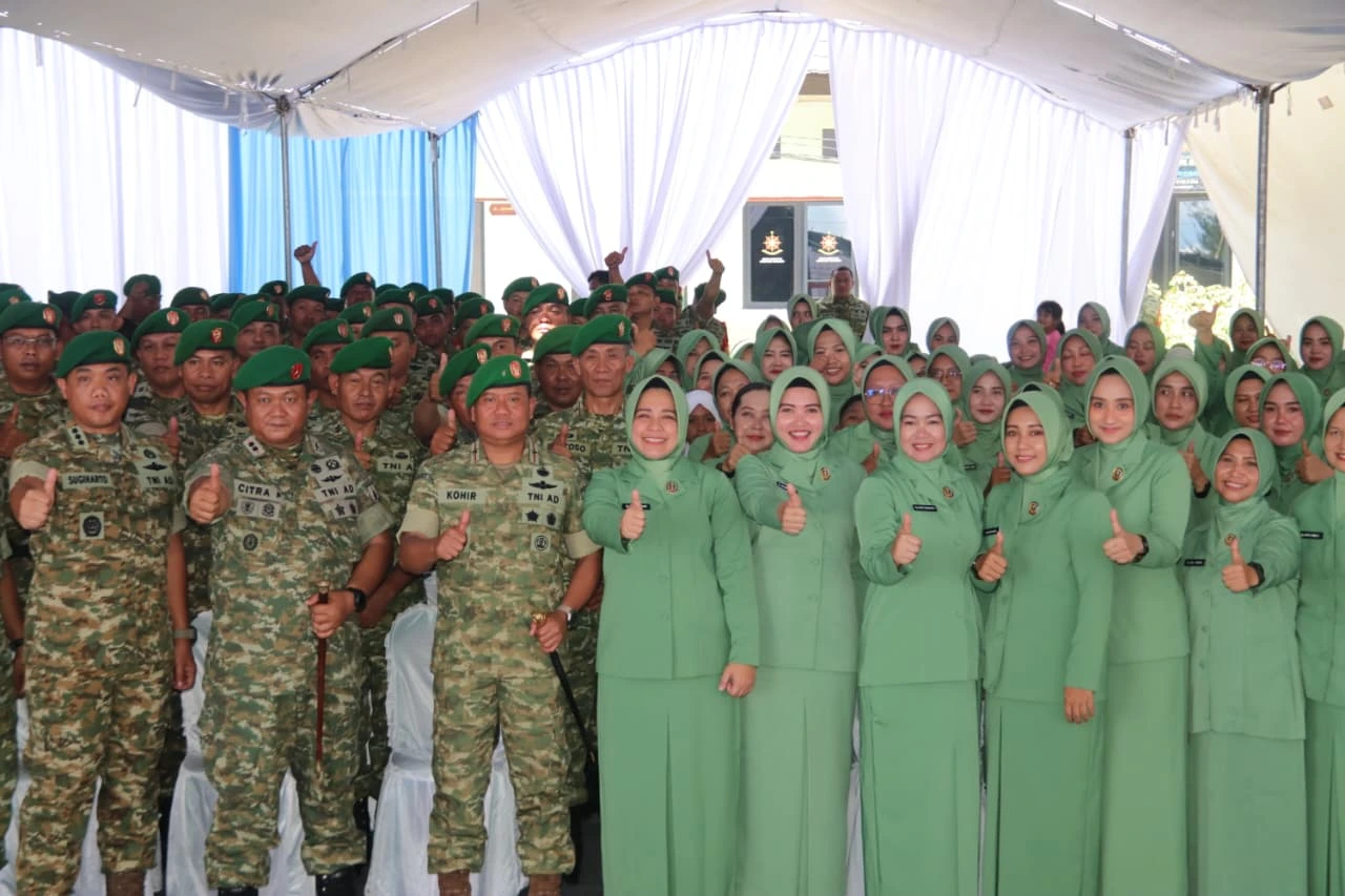 Danrem 084 Bhaskara Jaya Brigjen TNI Kohir memberikan arahan kepada prajurit Kodim 0827 Sumenep saat kunjungan kerja