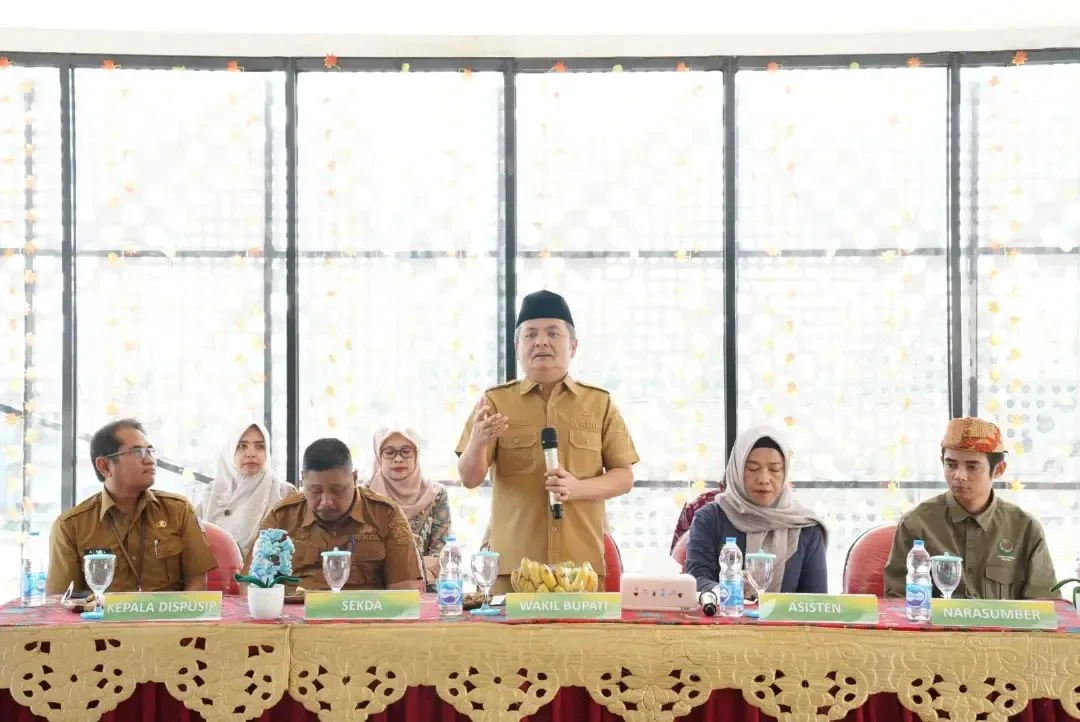 Wakil Bupati Bangkalan membuka Bimtek Kepenulisan Konten Budaya Lokal Tahun 2026 di Aula Perpustakaan Kabupaten Bangkalan