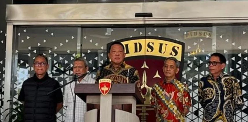 Jampidsus Febrie Adriansyah menjelaskan penggeledahan rumah di Sentul terkait penyidikan dugaan korupsi.