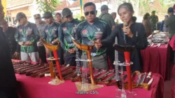 Festival Keris di Desa Wisata Aengtongtong Sumenep menampilkan karya empu keris sebagai bagian dari peringatan HUT ke-60 Korem 084/Bhaskara Jaya
