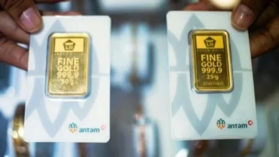 Harga emas Antam hari ini naik menjadi Rp2.612.000 per gram pada 25 Juli 2026. Harga Emas Antam Naik Rp7.000 per Gram, Kini Tembus Rp2.612.000 pada 25 Juli 2026