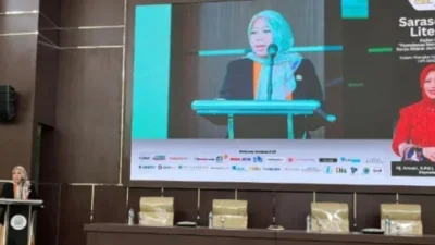 Hj Ansari menghadiri Sarasehan Literasi di UIN Madura membahas pembangunan SDM dan identitas Pamekasan.