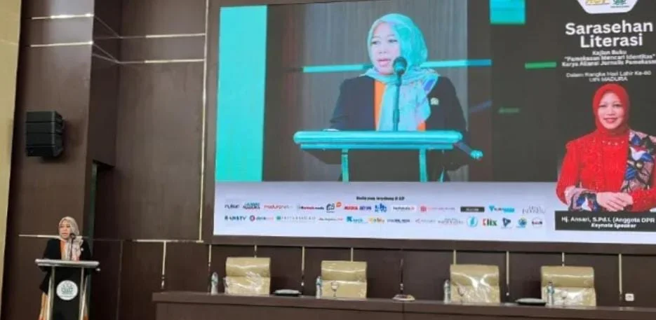 Hj Ansari menghadiri Sarasehan Literasi di UIN Madura membahas pembangunan SDM dan identitas Pamekasan.