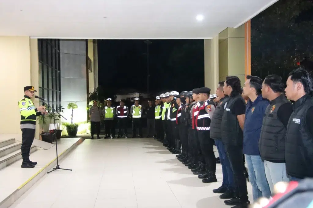 Kapolresta Sumenep memimpin apel KRYD dan memperkenalkan layanan HALO KAPOLRESTA kepada masyarakat