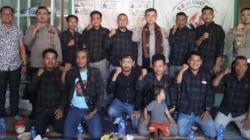 Kapolresta Sumenep Ariek Indra Sentanu berdialog dengan wartawan PWI dan KJS dalam kegiatan silaturahmi.