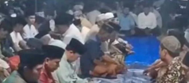 Keluarga menggelar tahlilan tujuh hari ASN Ruly Yunis Setyowati sambil mendesak Polresta Sidoarjo mengungkap kasus kematian di Bandara Juanda.