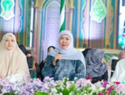 Khofifah Ajak Jamaah Idul Khotmi Nasional Perkuat Takwa dan Ukhuwah di Ponpes Al-Amien Prenduan